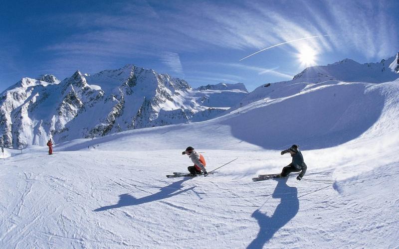 skiing-in-italy-gohoto_90867-1280x800.jpg